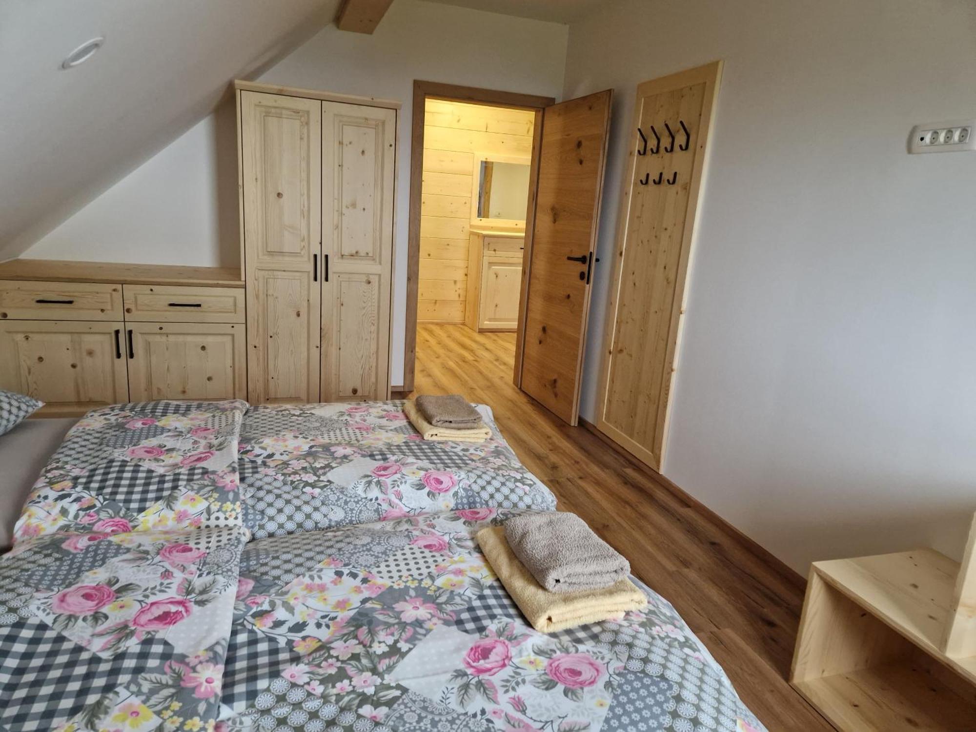Guest House Pr Ambruzarju & Apartments Cerklje na Gorenjskem Oda fotoğraf