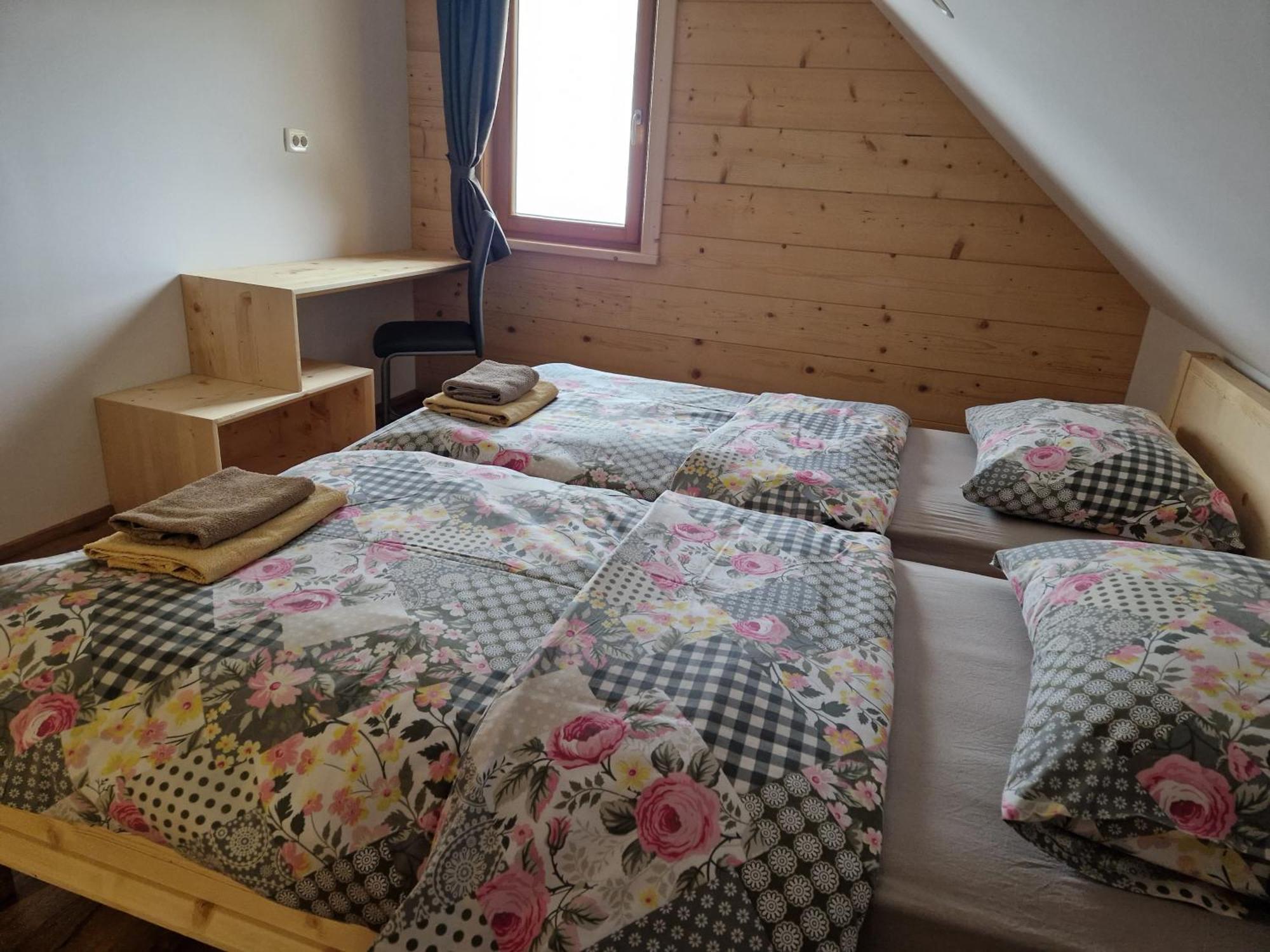 Guest House Pr Ambruzarju & Apartments Cerklje na Gorenjskem Oda fotoğraf