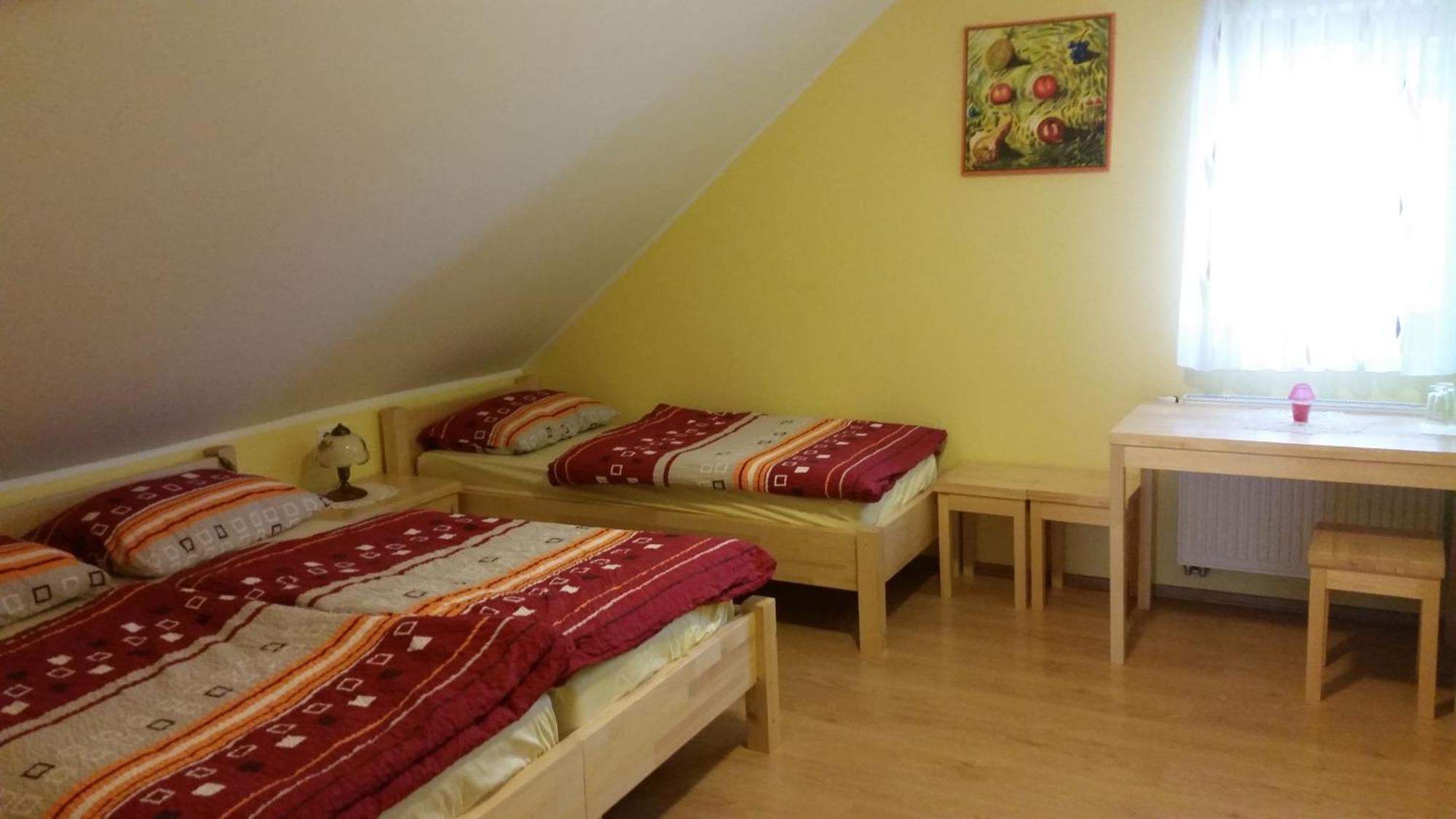 Guest House Pr Ambruzarju & Apartments Cerklje na Gorenjskem Oda fotoğraf