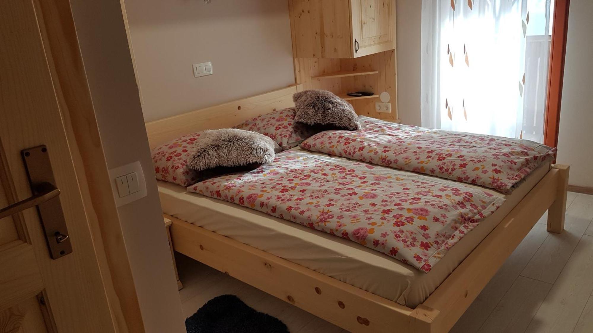 Guest House Pr Ambruzarju & Apartments Cerklje na Gorenjskem Oda fotoğraf