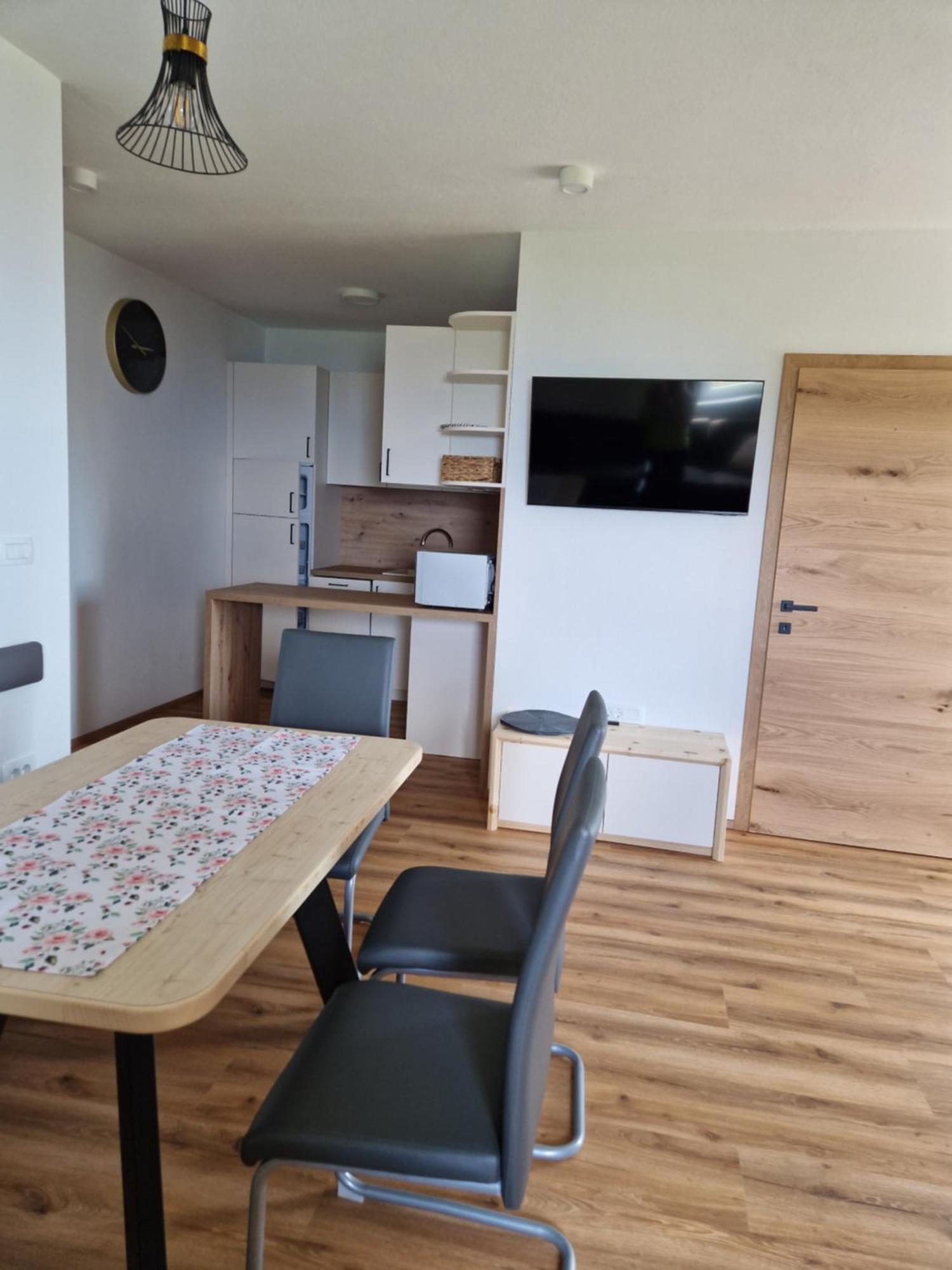 Guest House Pr Ambruzarju & Apartments Cerklje na Gorenjskem Oda fotoğraf